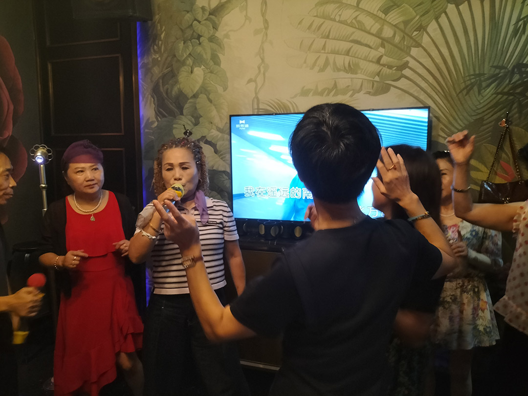 群情高歌